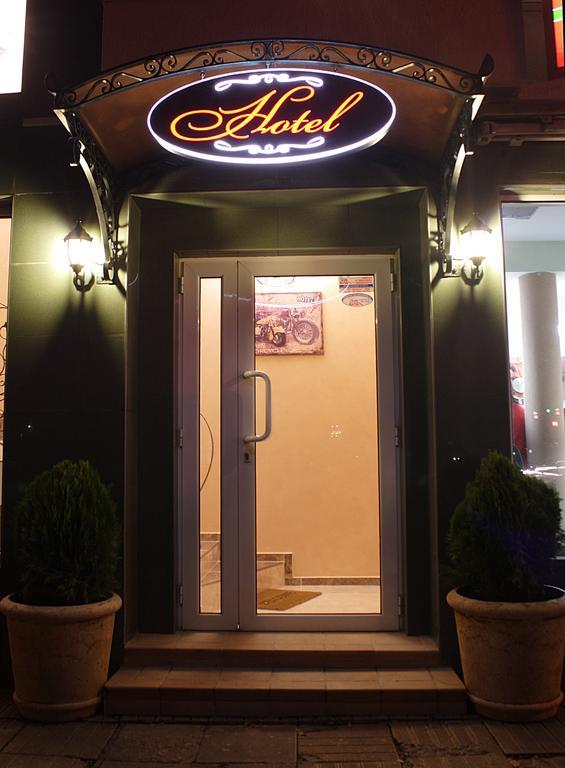Avenue Hotel Sjoemen Buitenkant foto